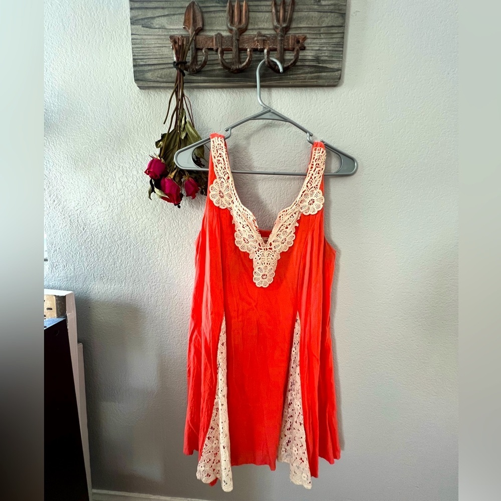 Entro bright salmon tunic minidress with cream embroidery. Attached slip…